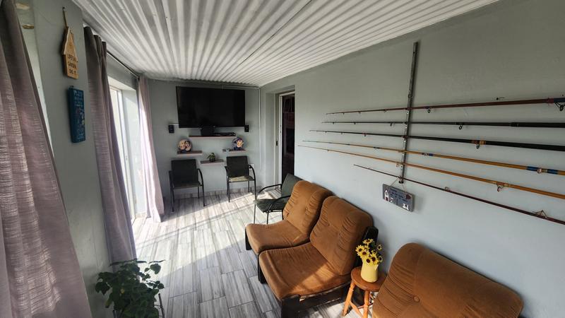 6 Bedroom Property for Sale in Paradise Beach Eastern Cape
